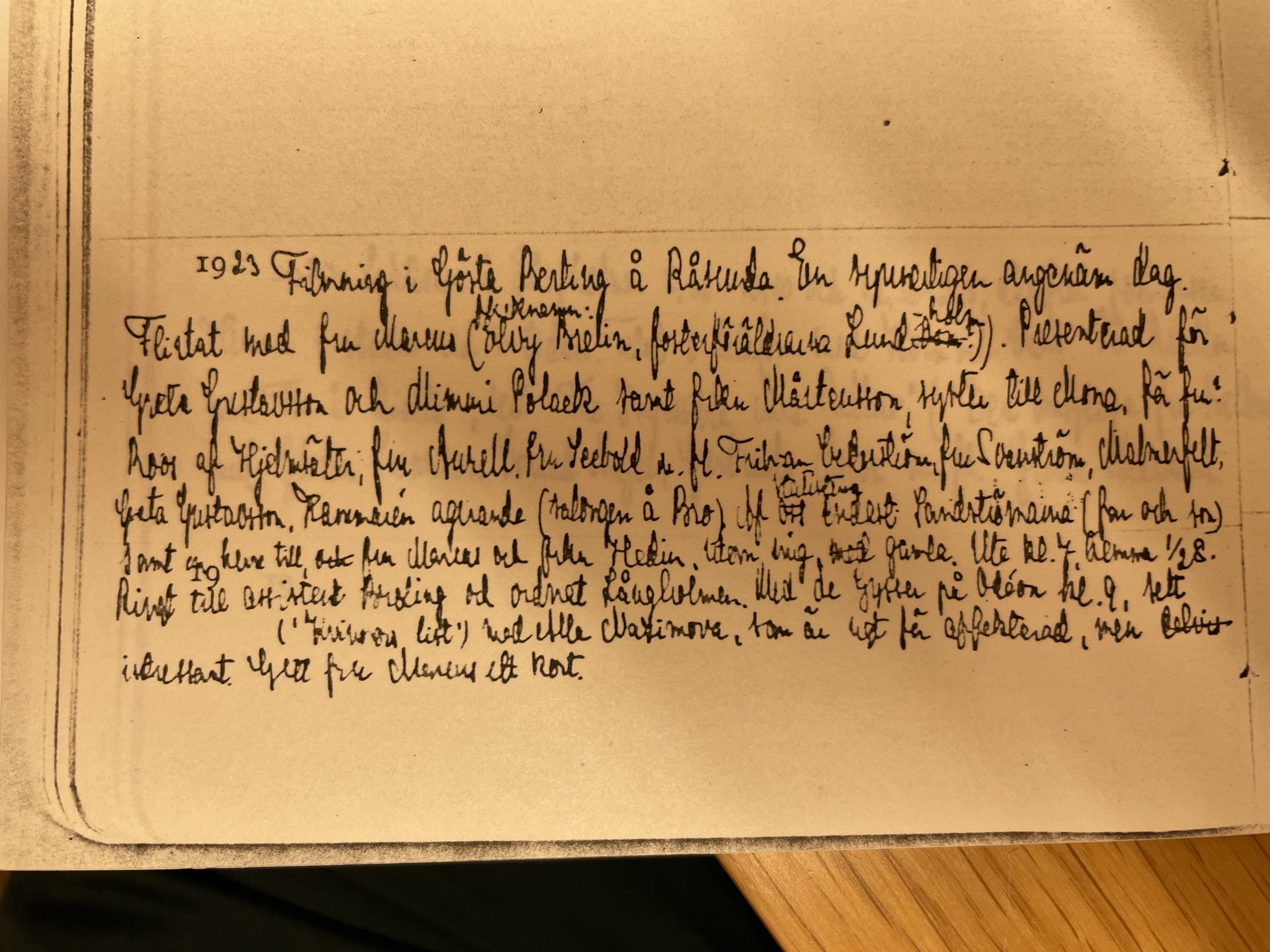 A close up of a single entry from the datebook of Ragnar Hyltén-Cavillius in which he notes that Greta Gustafson [Garbo] is "unimaginably pretty."